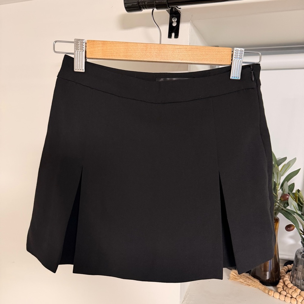Dynamite Black High-Waist Pleated Mini Skirt Skort